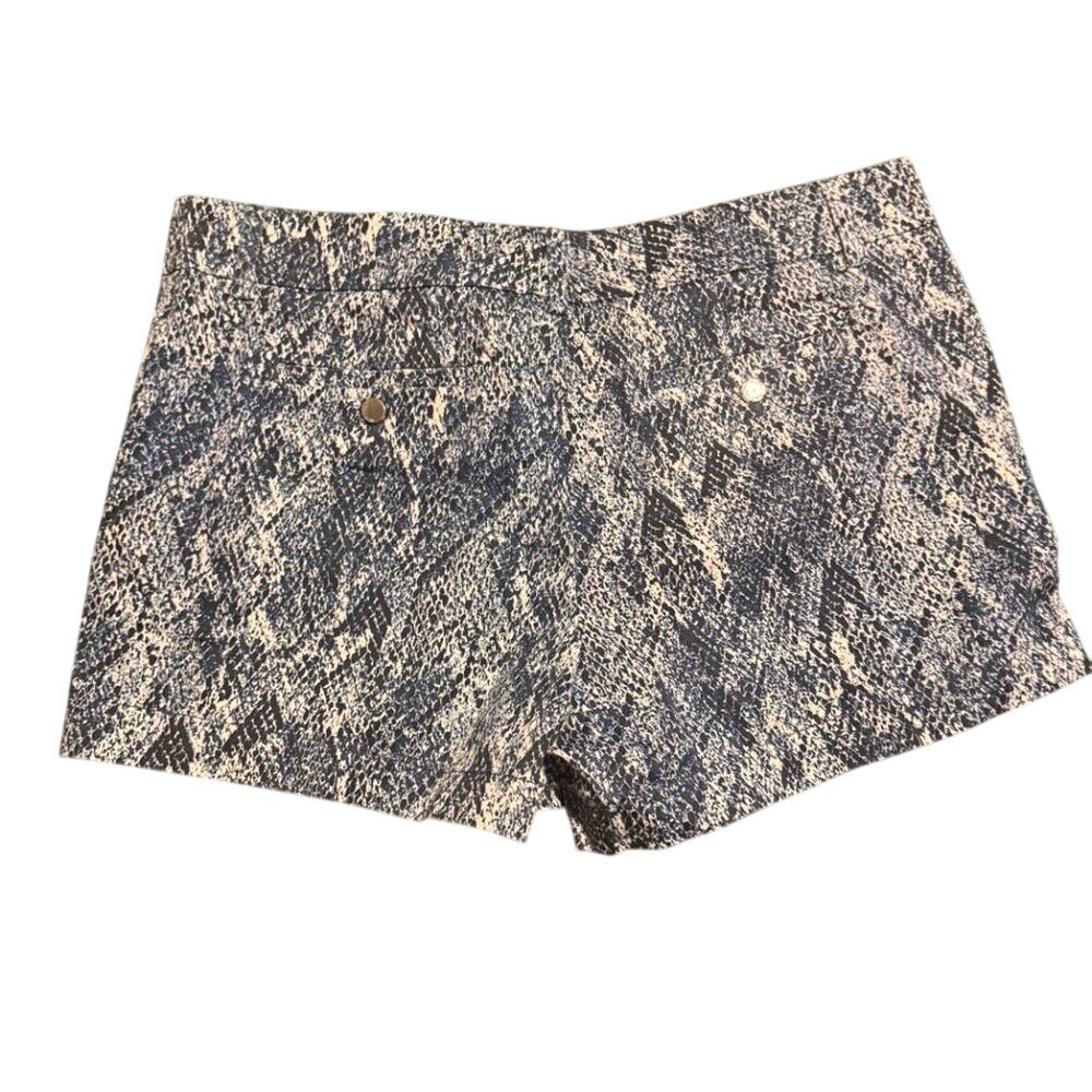 Calvin Klein Women's Blue and White Snake Print Shorts - Size 14 - Picture 2 of 8